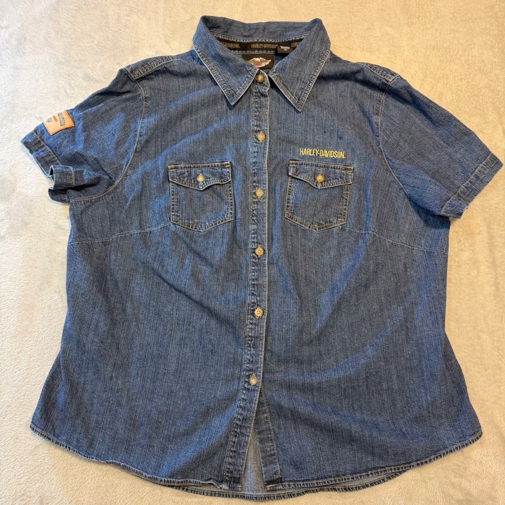 Harley-Davidson Womens Blue Denim Short Sleeve Button Down Shirt 1W V-Twin Patch
